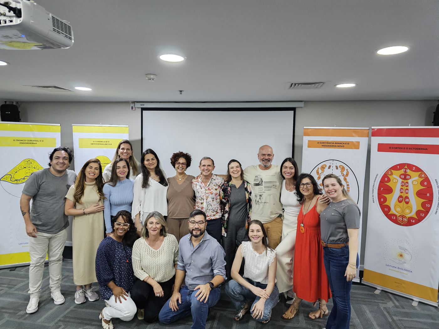 Turma de formação em Leitura Biológica em aula presencial